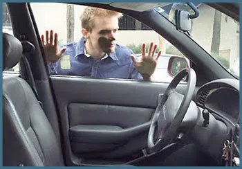 Safe Key Shop Brooklyn, NY 718-489-9805 - 19-locked-keys-in-car